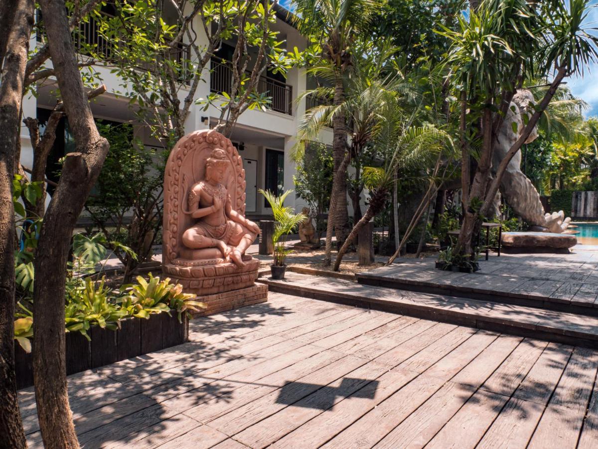 Beaver Club Homestay Чиангмай Екстериор снимка