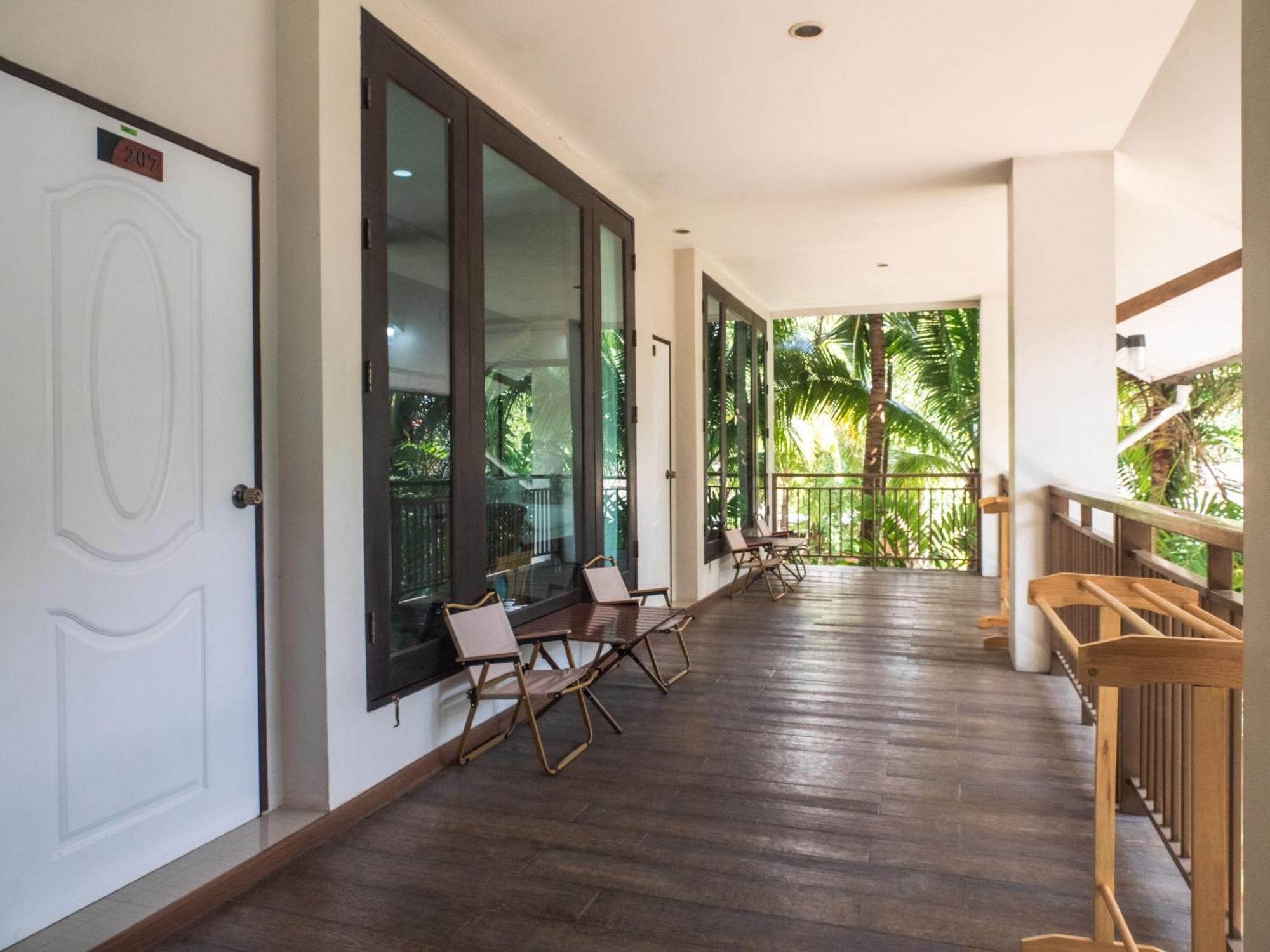 Beaver Club Homestay Чиангмай Екстериор снимка
