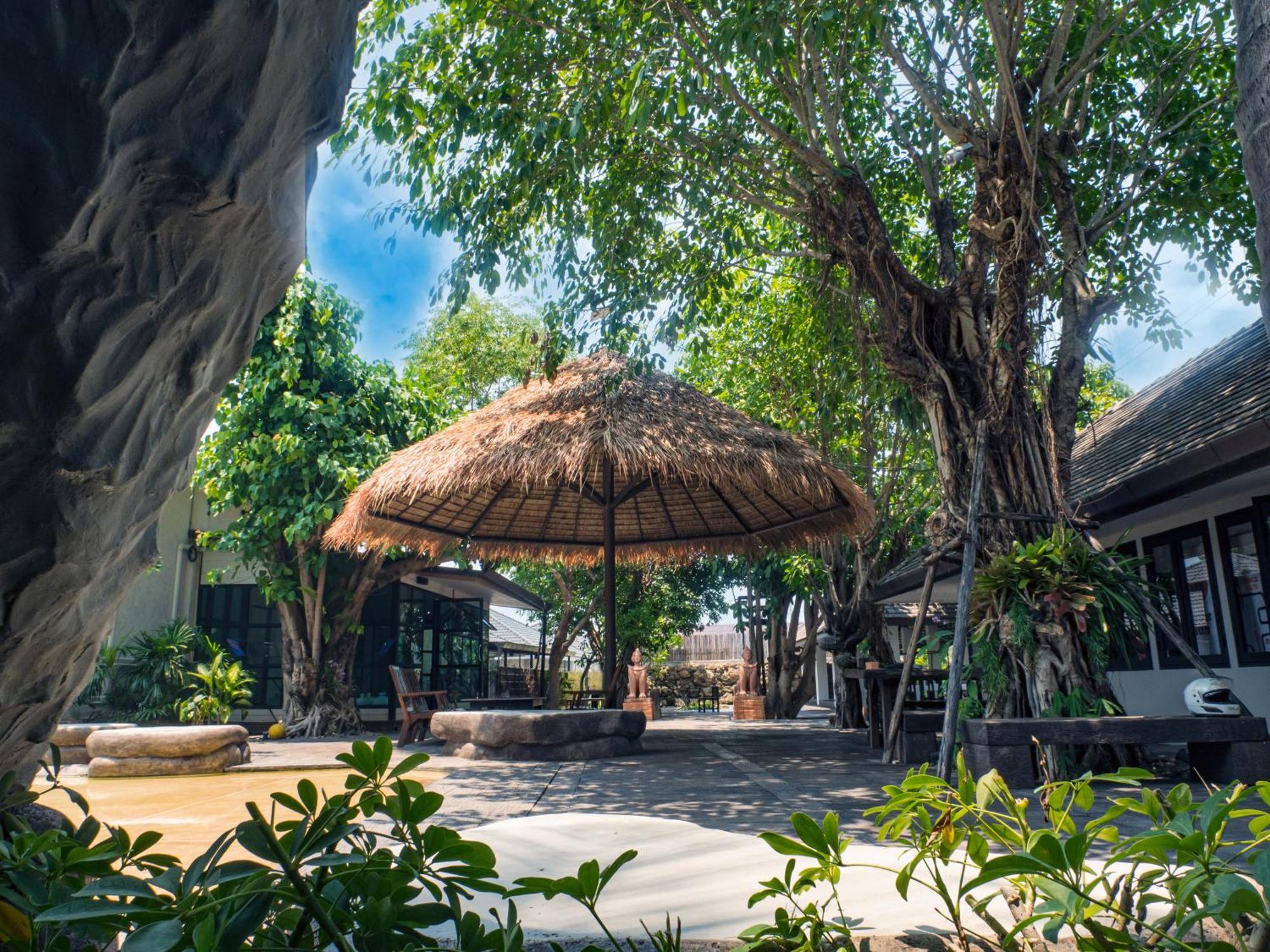 Beaver Club Homestay Чиангмай Екстериор снимка