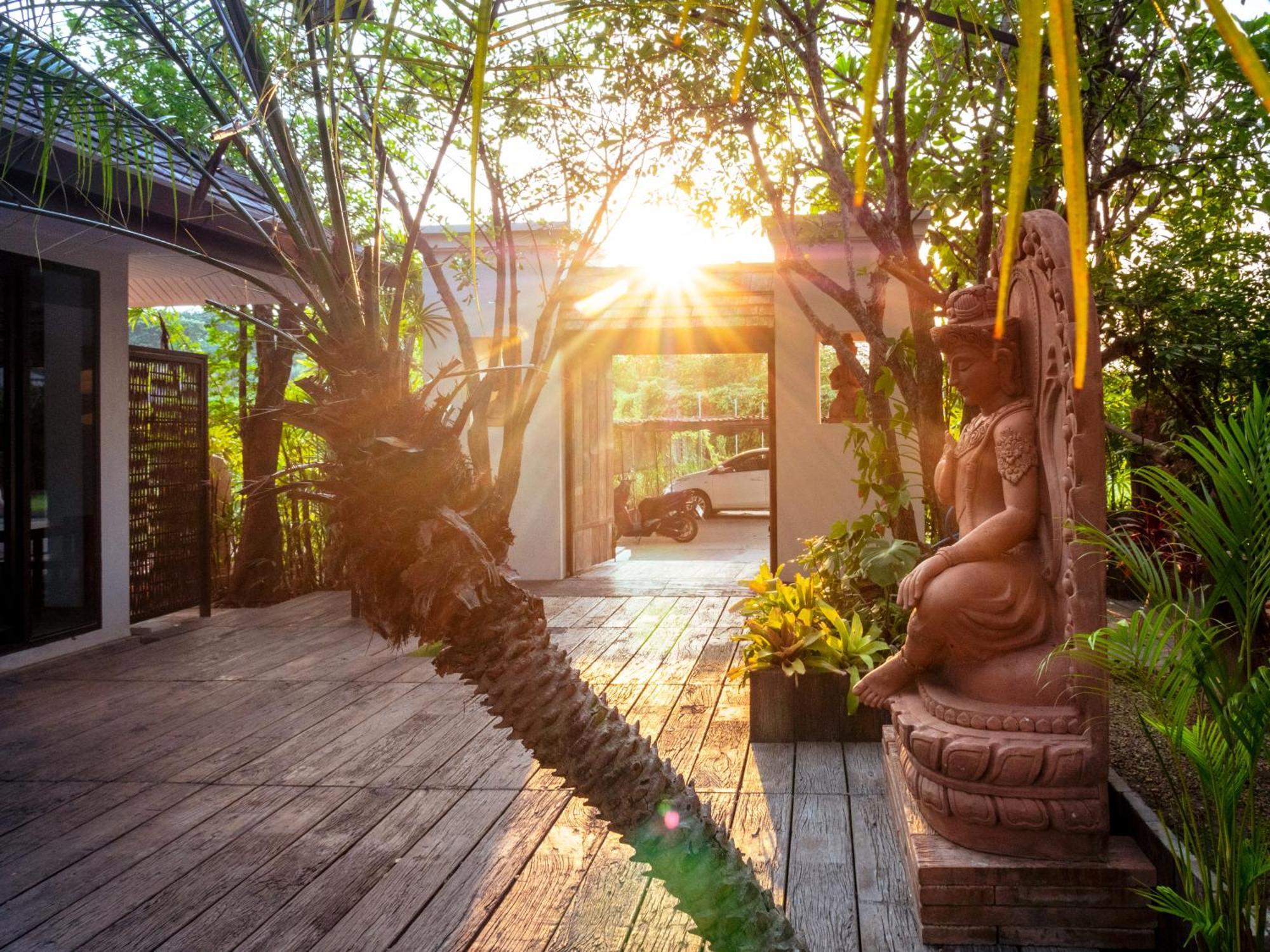 Beaver Club Homestay Чиангмай Екстериор снимка