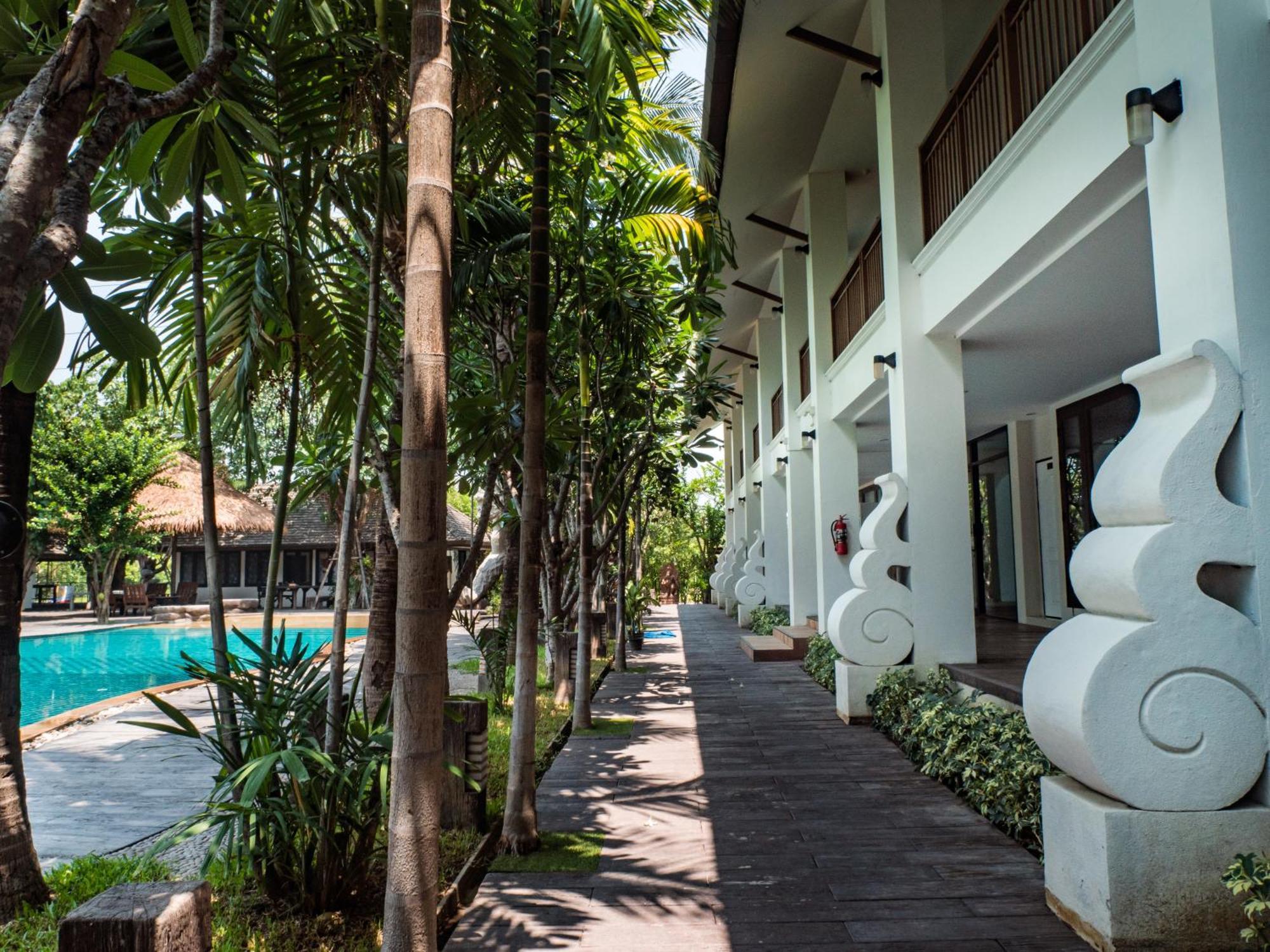 Beaver Club Homestay Чиангмай Екстериор снимка